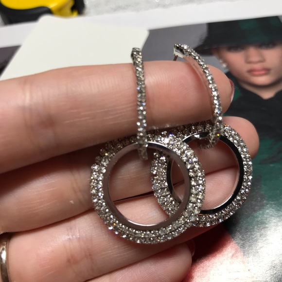 Silver tone earrings - Picture 3 of 4